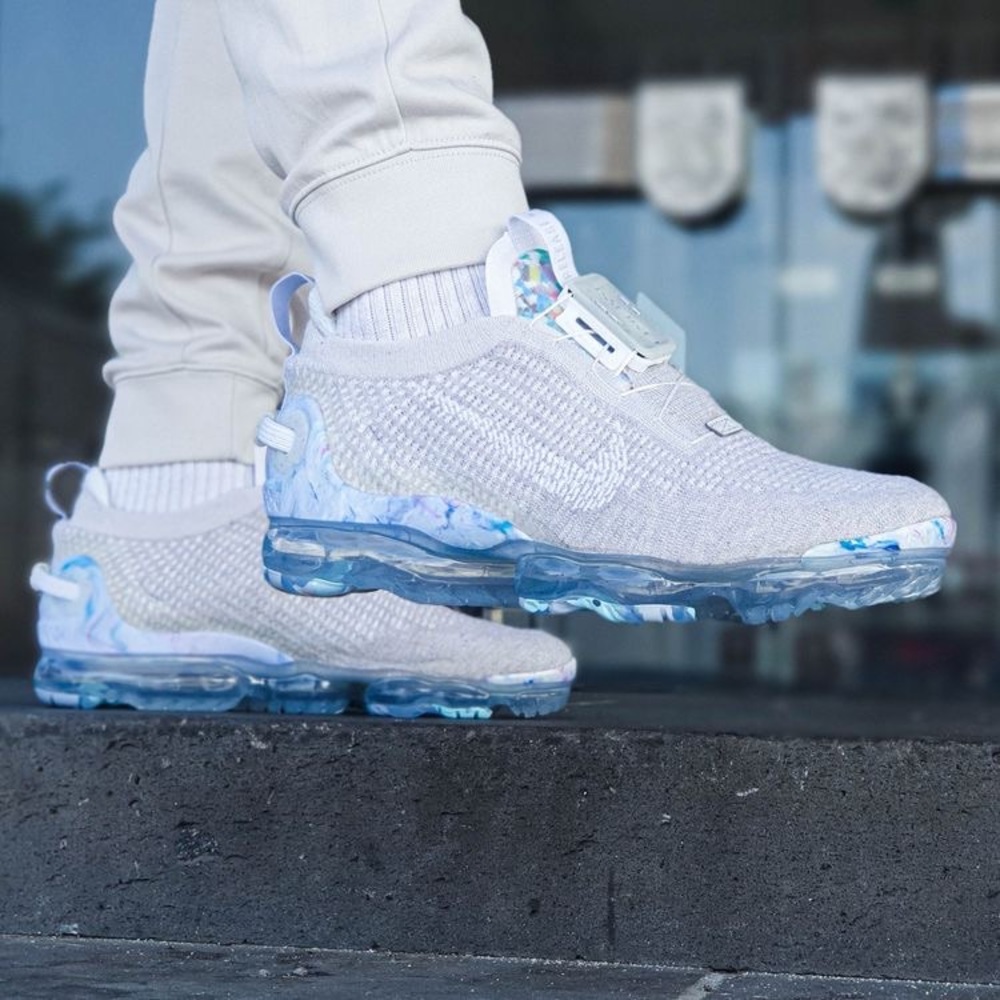 NIKE WHITE AIR VAPORMAX 2020 FLYKNIT SNEAKERS - BRAND NEW IN BOX - Picture 8 of 16